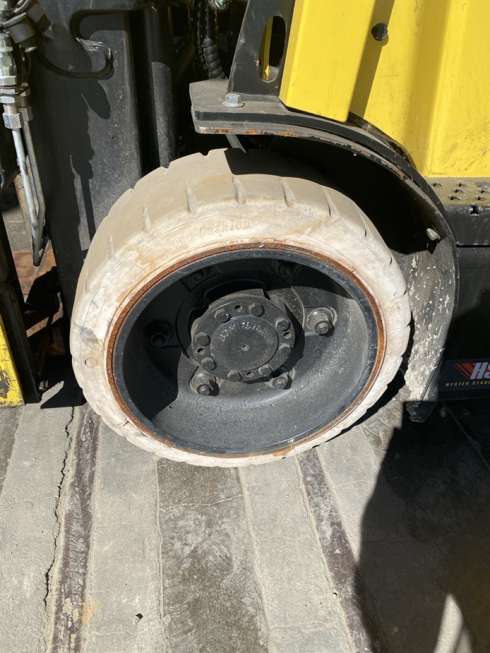 Hyster E70XN Electric Cushion Tire Forklift, 2020 - 7,000 lb Capacity, AC Drive, Sit-Down Rider - Image 9