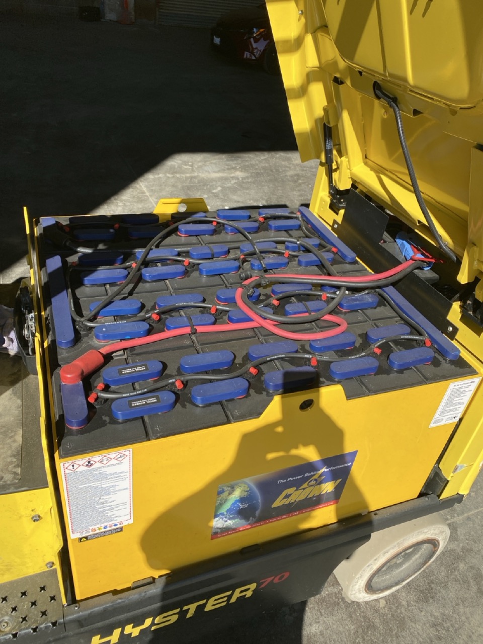 Hyster E70XN Electric Cushion Tire Forklift, 2020 - 7,000 lb Capacity, AC Drive, Sit-Down Rider - Image 11