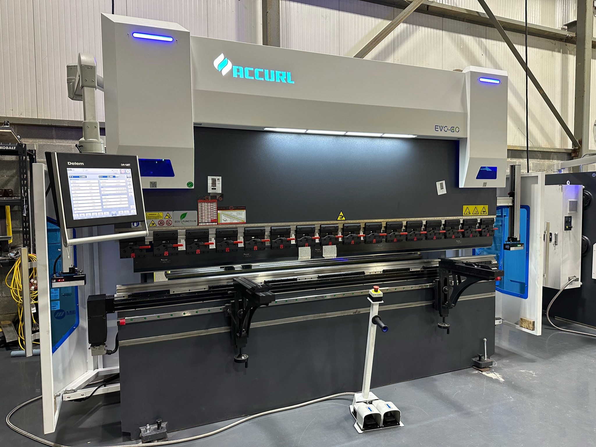 150 Ton x 10' Accurl GeniusPro Hydraulic Press Brake, 2026 - 4+1 - Image 2