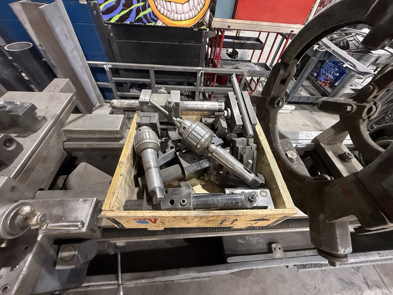 23" x 118" TUDA Tudormax Engine Lathe - with Tooling - Image 2