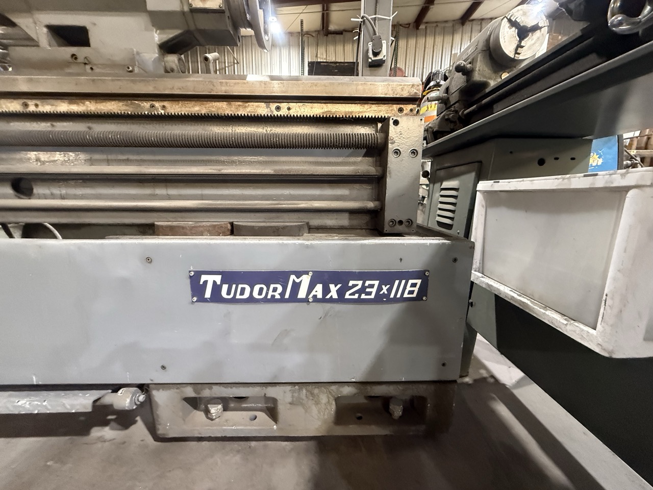 23" x 118" TUDA Tudormax Engine Lathe - with Tooling - Image 5