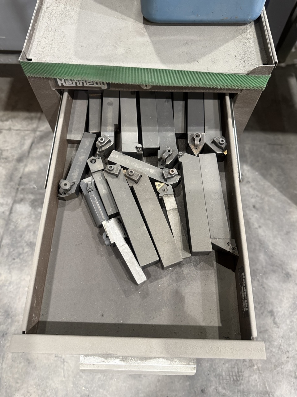 23" x 118" TUDA Tudormax Engine Lathe - with Tooling - Image 8