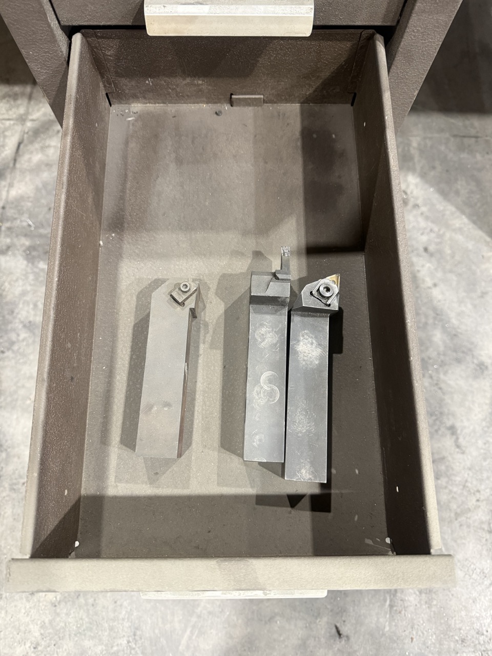 23" x 118" TUDA Tudormax Engine Lathe - with Tooling - Image 9