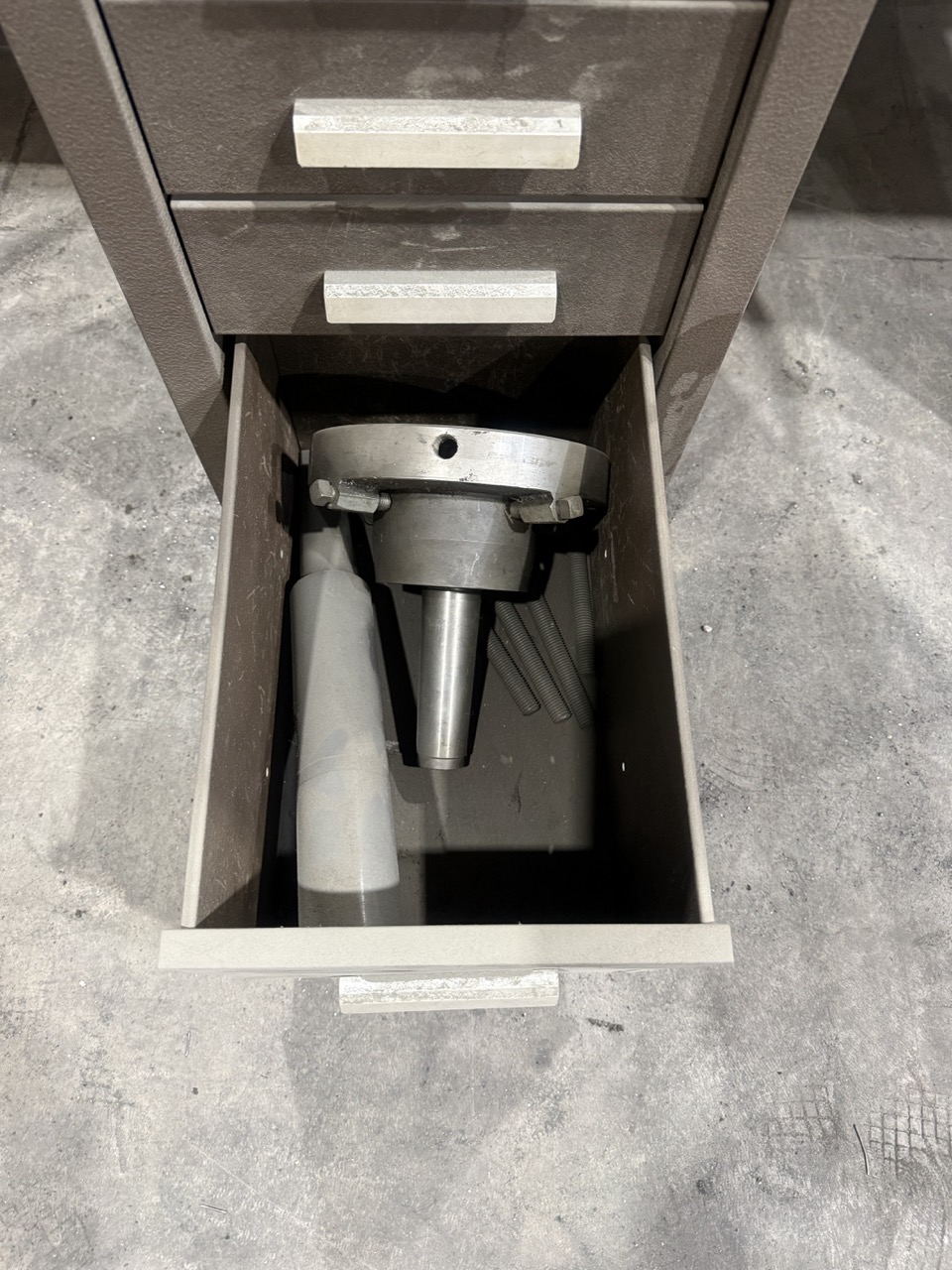 23" x 118" TUDA Tudormax Engine Lathe - with Tooling - Image 12