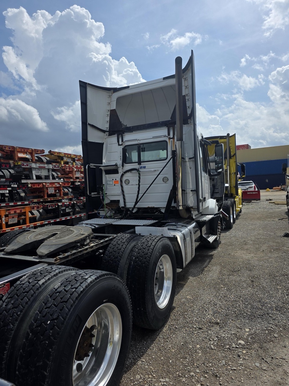 Volvo VNL Day Cab Semi Truck, 2015 - Volvo D13, I-Shift, Air Ride - Image 8