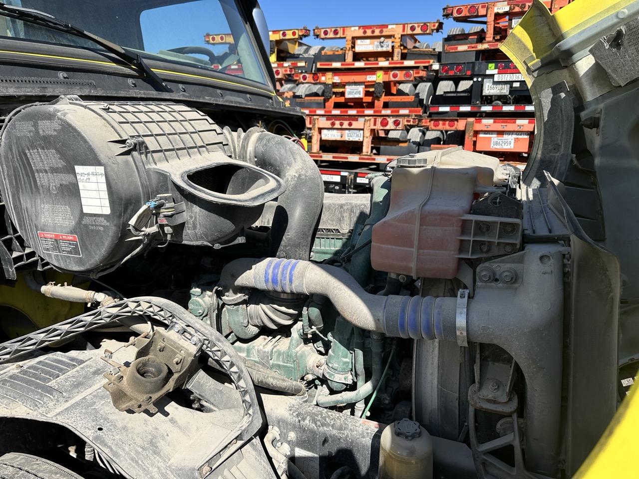 Volvo VNL Day Cab Semi Truck, 2017 - Volvo D13, I-Shift, Air Ride - Image 9