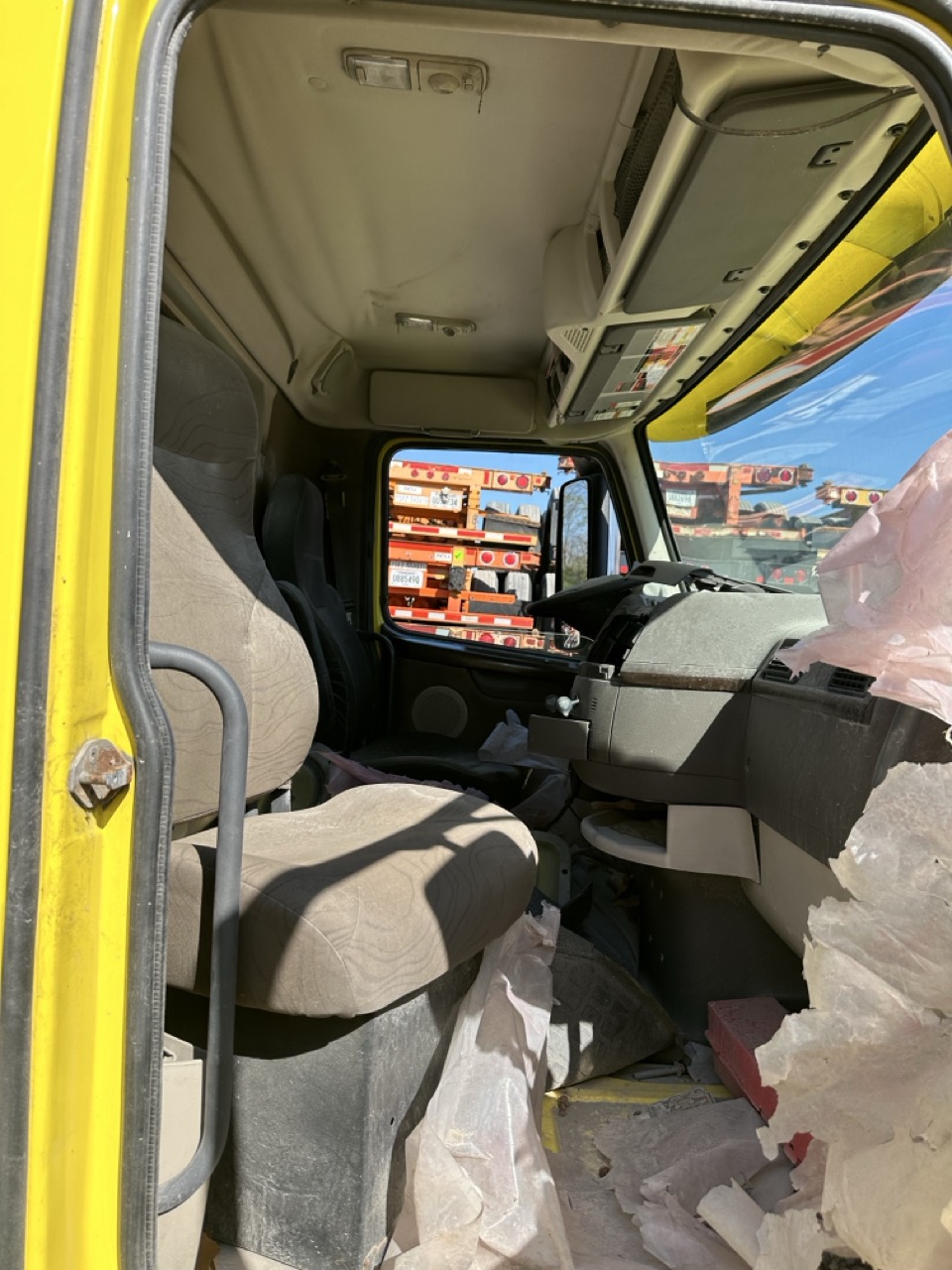 Volvo VNL Day Cab Semi Truck, 2017 - Volvo D13, I-Shift, Air Ride - Image 11