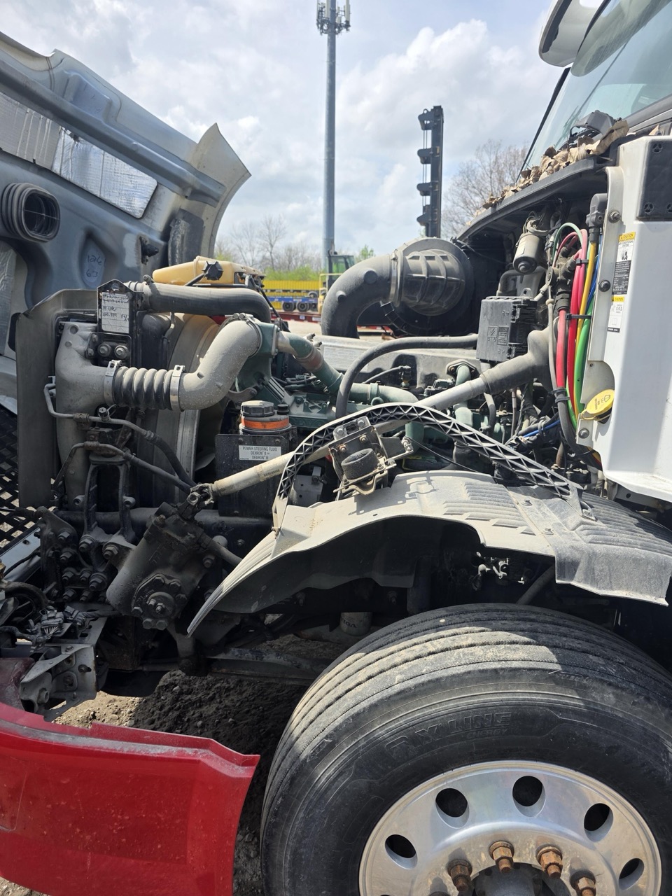 Volvo VNL Day Cab Semi Truck, 2015 - Volvo D13, I-Shift, Air Ride - Image 15