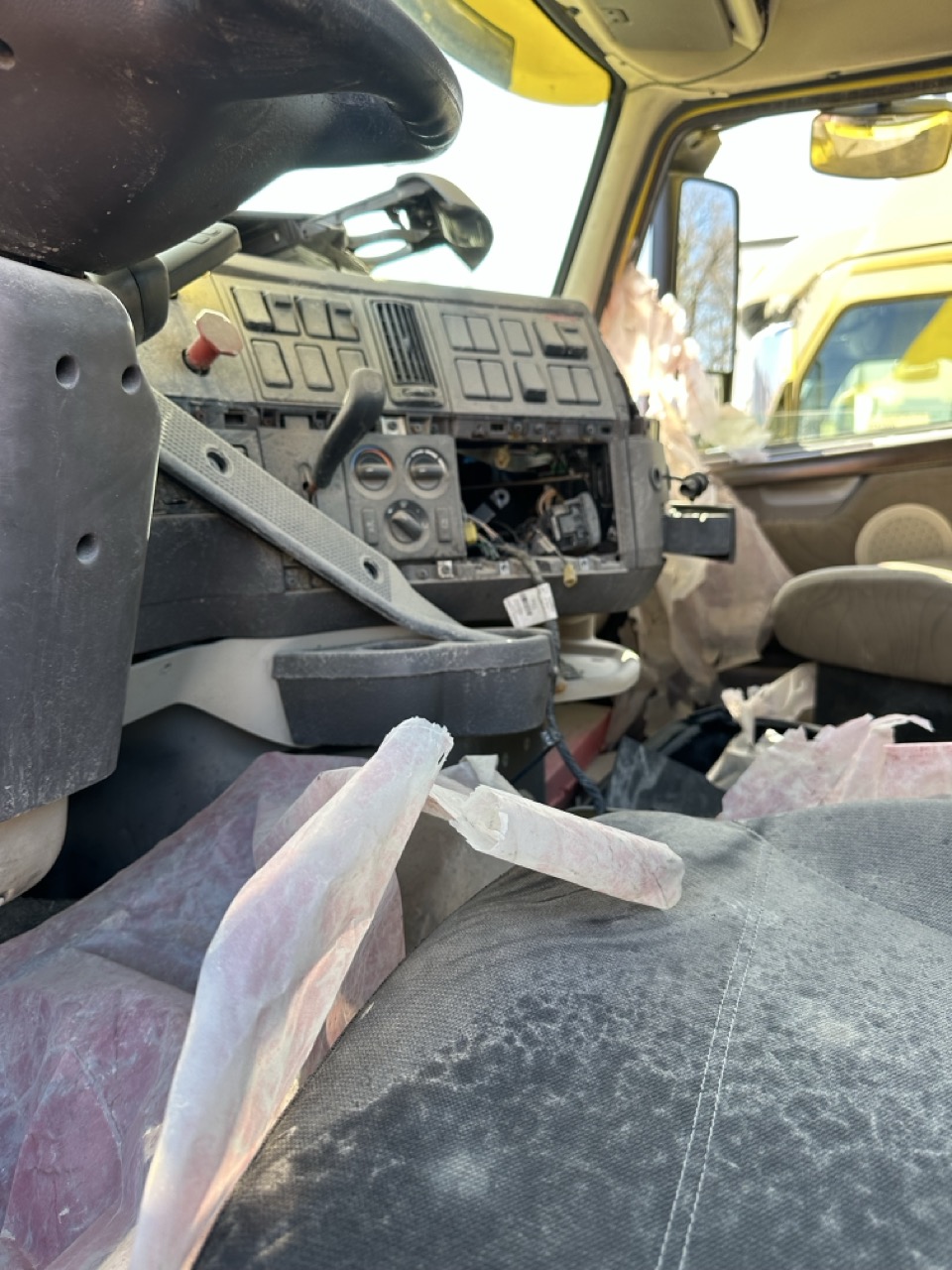 Volvo VNL Day Cab Semi Truck, 2017 - Volvo D13, I-Shift, Air Ride - Image 15