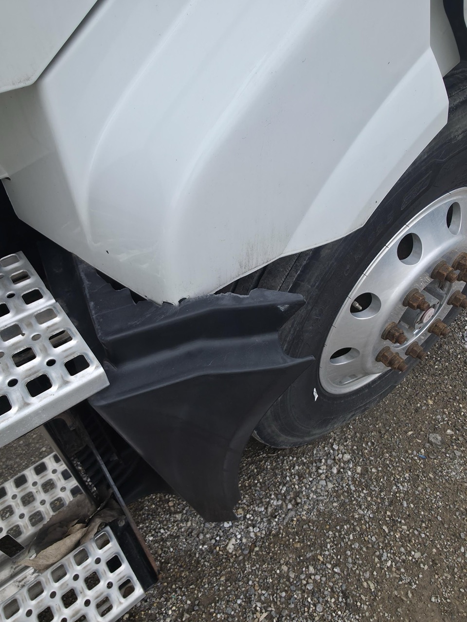 Volvo VNL Day Cab Semi Truck, 2015 - Volvo D13, I-Shift, Air Ride - Image 17