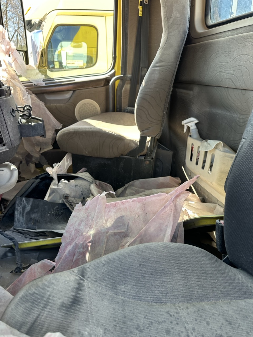 Volvo VNL Day Cab Semi Truck, 2017 - Volvo D13, I-Shift, Air Ride - Image 16