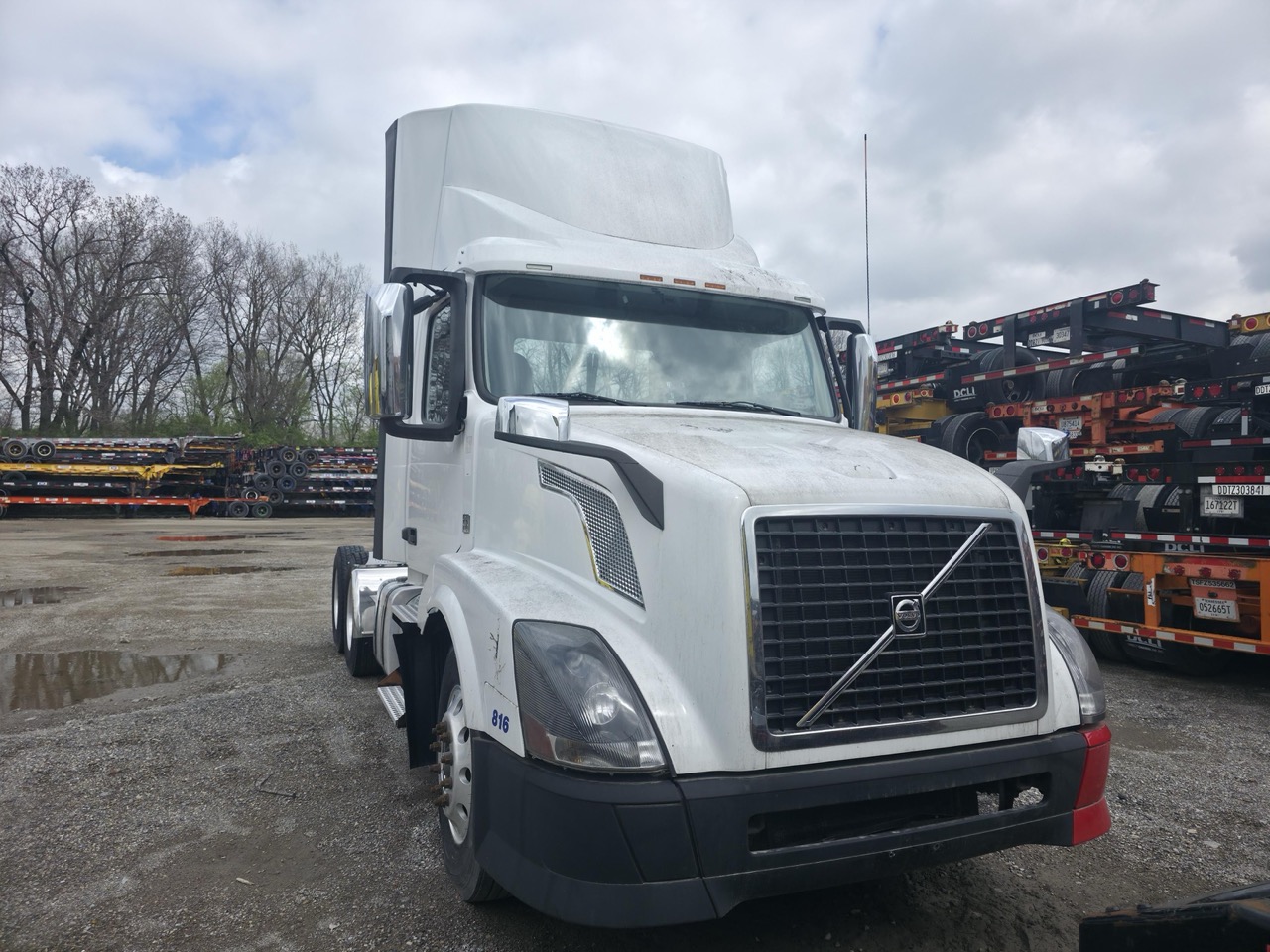 Volvo VNL Day Cab Semi Truck, 2015 - Volvo D13, I-Shift, Air Ride - Image 2