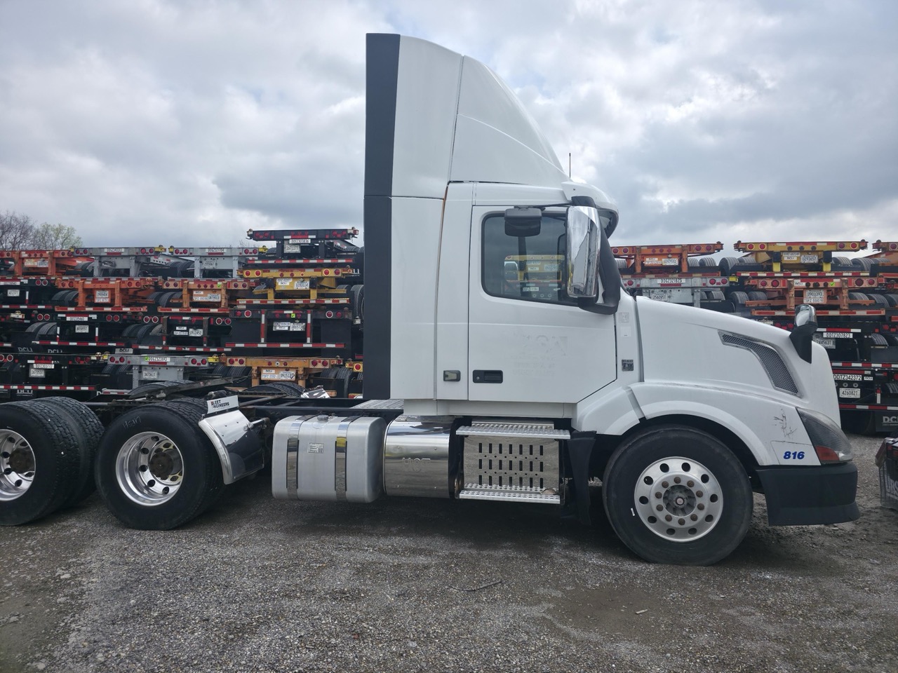 Volvo VNL Day Cab Semi Truck, 2015 - Volvo D13, I-Shift, Air Ride - Image 5