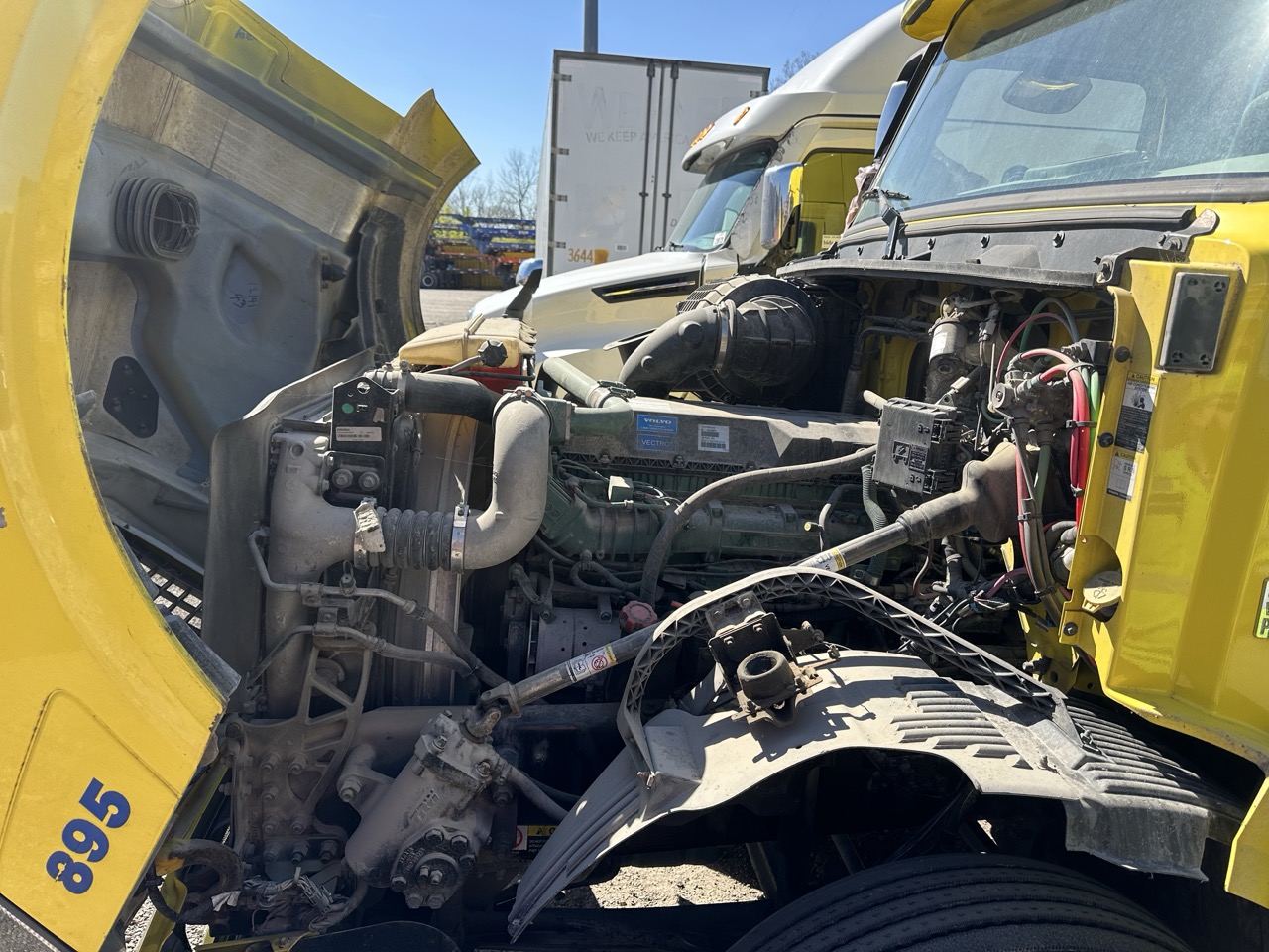 Volvo VNL Day Cab Semi Truck, 2017 - Volvo D13, I-Shift, Air Ride - Image 5