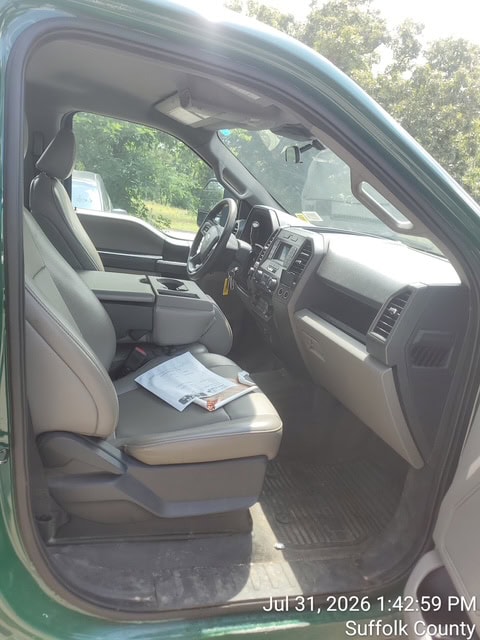 Ford F-250 Super Duty Pickup Truck, 2022 - 4x4, Crew Cab, Heavy-Duty Work Truck - Image 11