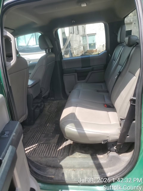 Ford F-250 Super Duty Pickup Truck, 2022 - 4x4, Crew Cab, Heavy-Duty Work Truck - Image 9