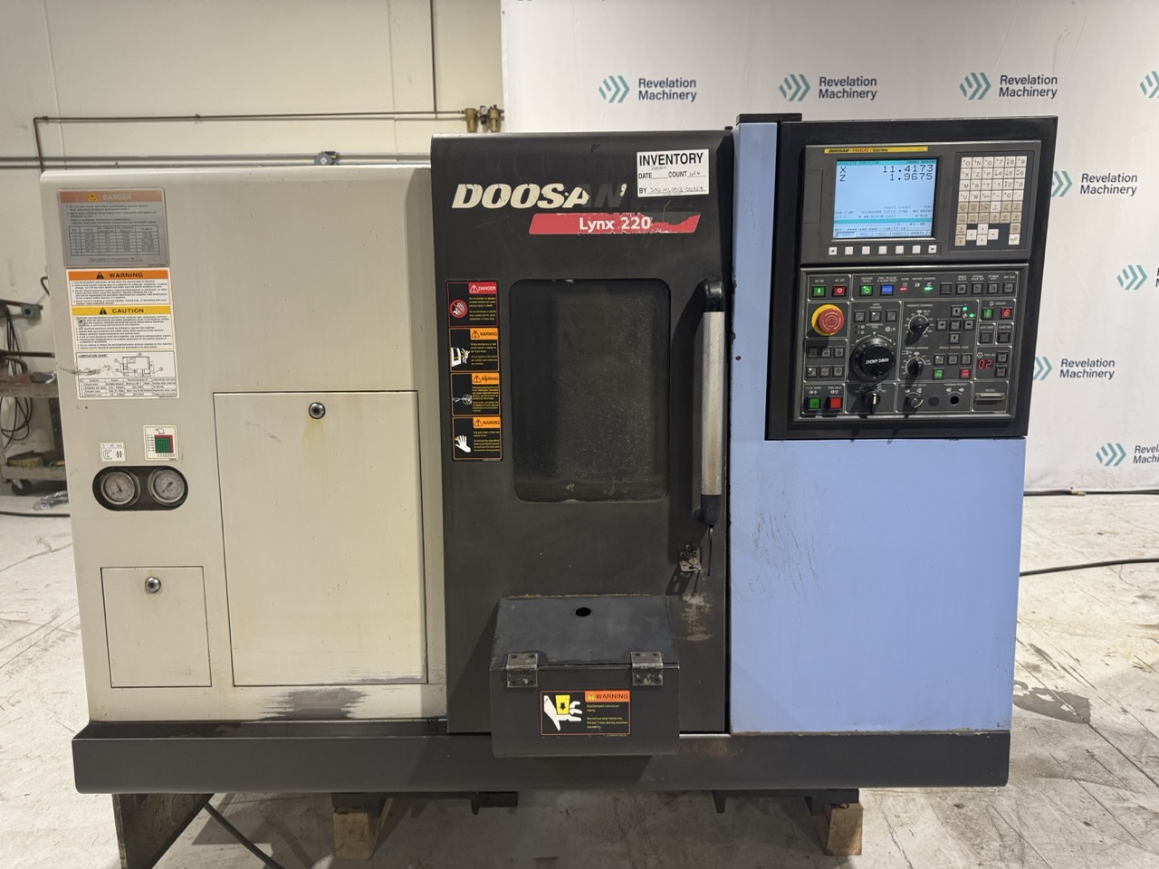 DOOSAN LYNX 220A CNC Lathe, 2011 - with SMW Bar feed