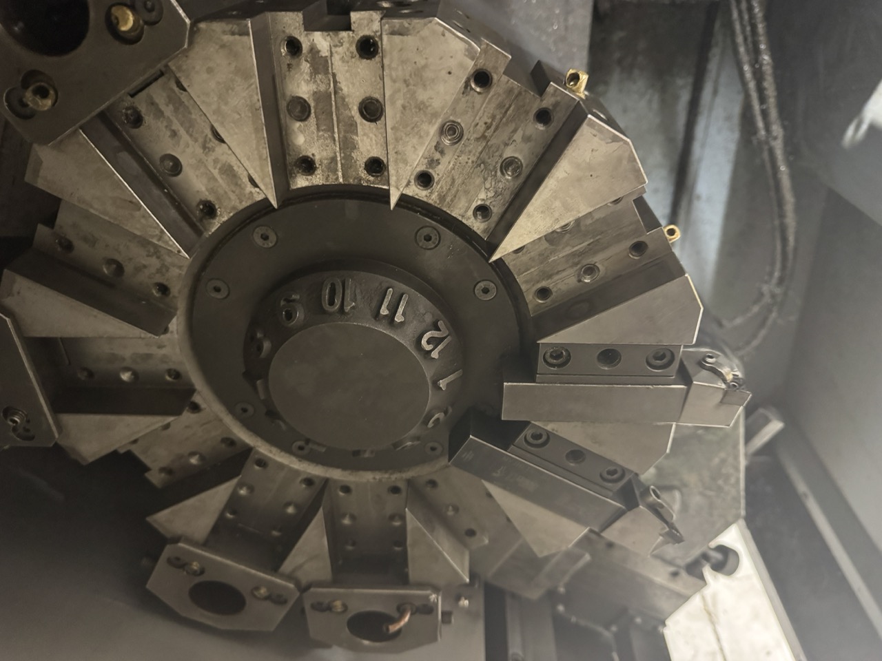 DOOSAN LYNX 220A CNC Lathe, 2011 - with SMW Bar feed - Image 10