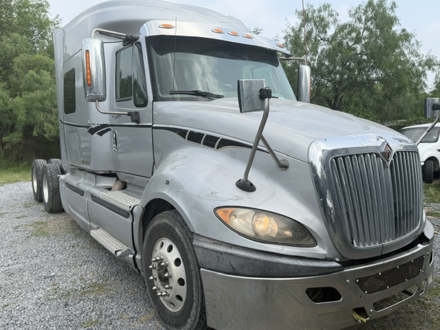 International ProStar Sleeper Truck, 2014 – Class 8 Tandem Axle Semi Tractor w/ Diesel Engine, Sleeper Cab & Air Ride Suspension