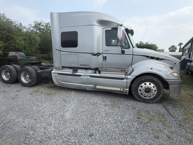 International ProStar Sleeper Truck, 2014 – Class 8 Tandem Axle Semi Tractor w/ Diesel Engine, Sleeper Cab & Air Ride Suspension - Image 9
