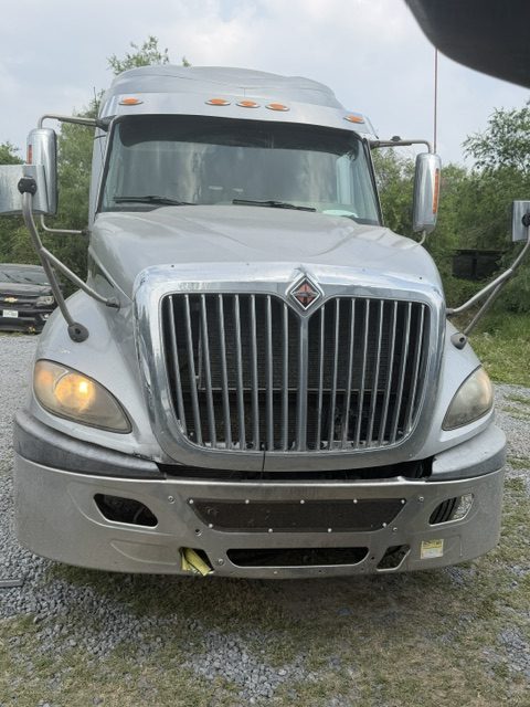 International ProStar Sleeper Truck, 2014 – Class 8 Tandem Axle Semi Tractor w/ Diesel Engine, Sleeper Cab & Air Ride Suspension - Image 10