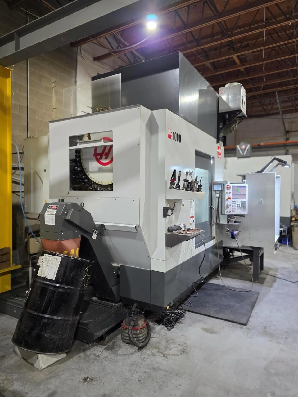 Haas UMC-1000 5-Axis CNC UMC, 2021 - 10-Pallet Changer, 15,000 RPM Spindle, WIPS, Through-Spindle Coolant, Chip Conveyor, Rigid Tapping - Image 2
