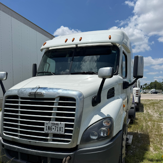 Freightliner Cascadia 125 Sleeper Truck, 2016 – Detroit DD15, Automatic / Manual, Tandem Axle Class 8 Semi Tractor - Image 2