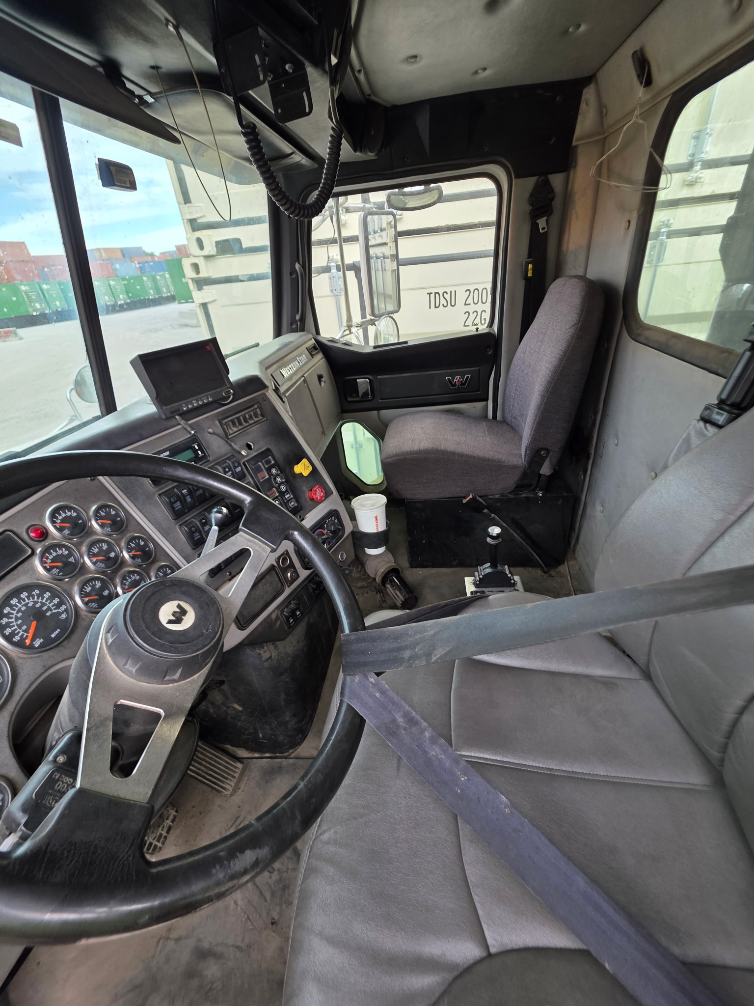 Western Star 4700 Dump Truck, 2016 – Detroit Diesel, Heavy-Duty Class 8 Vocational Dump w/ Steel Dump Body - Image 3