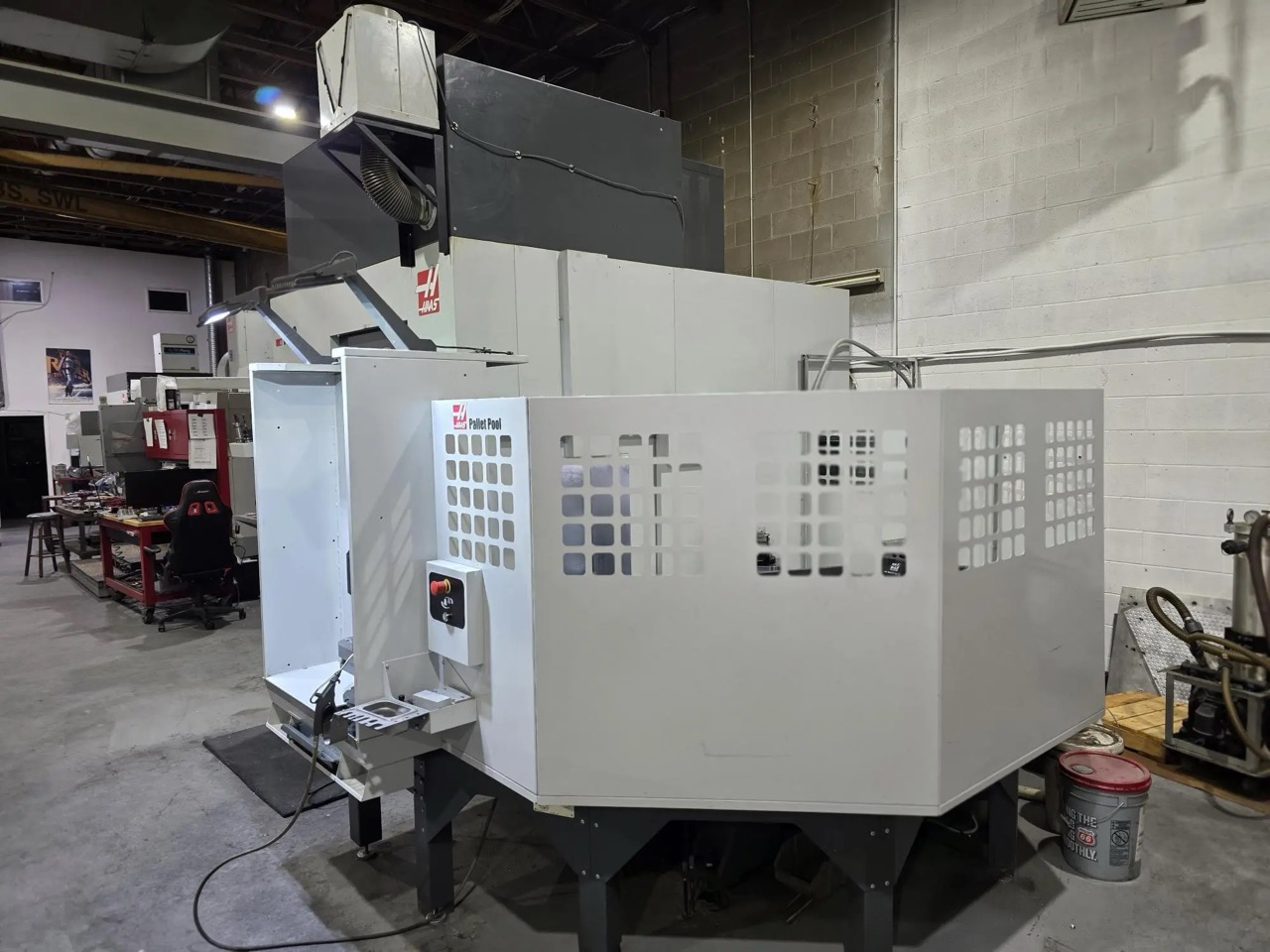 Haas UMC-1000 5-Axis CNC UMC, 2021 - 10-Pallet Changer, 15,000 RPM Spindle, WIPS, Through-Spindle Coolant, Chip Conveyor, Rigid Tapping - Image 3