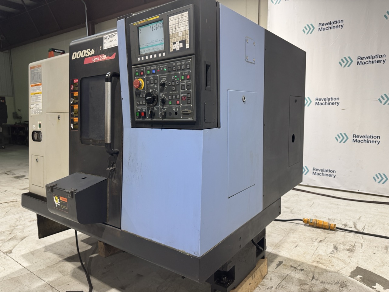 DOOSAN LYNX 220A CNC Lathe, 2011 - with SMW Bar feed - Image 3