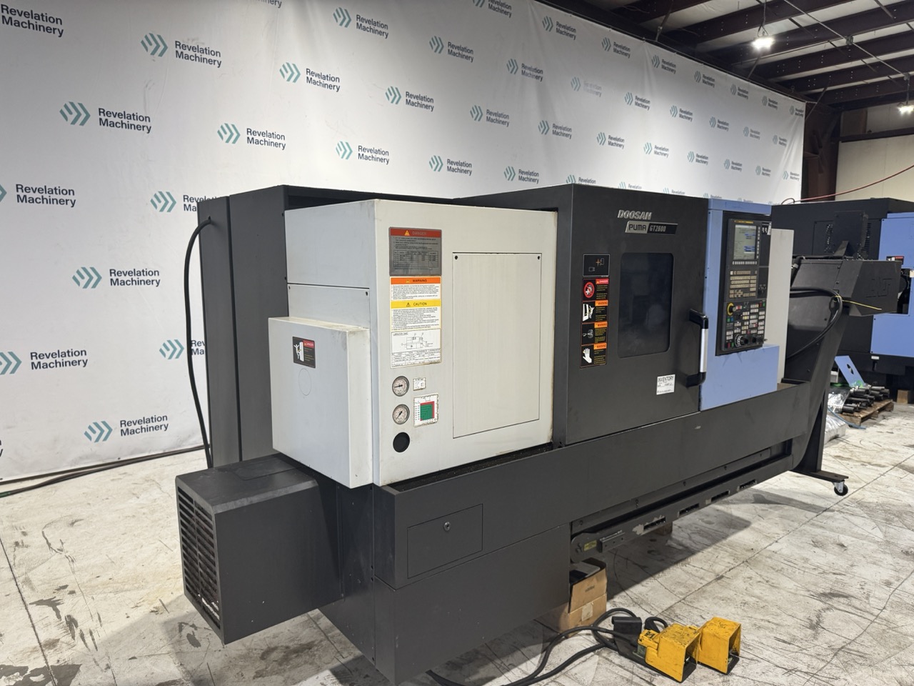 Doosan PUMA GT2600 CNC Lathe, 2017 - Presetter, Chip Conveyor - Image 3