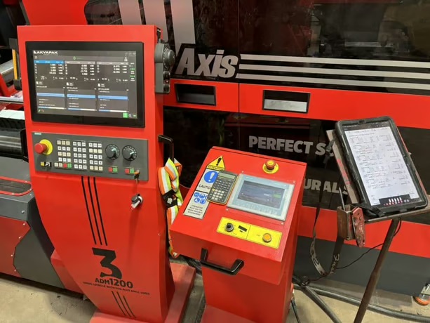 Akyapak 3ADM 1200 3-Spindle 10-Axis CNC Drilling Line, 2025 - 51" x 23" AST1300 Double Miter Bandsaw, Chip Conveyor, Transfer Tables - Image 9