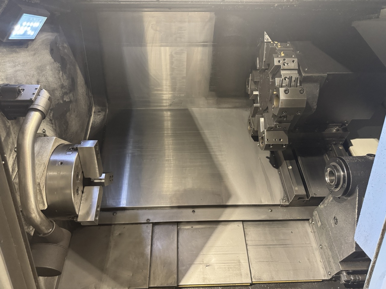 Doosan PUMA GT2600 CNC Lathe, 2017 - Presetter, Chip Conveyor - Image 5