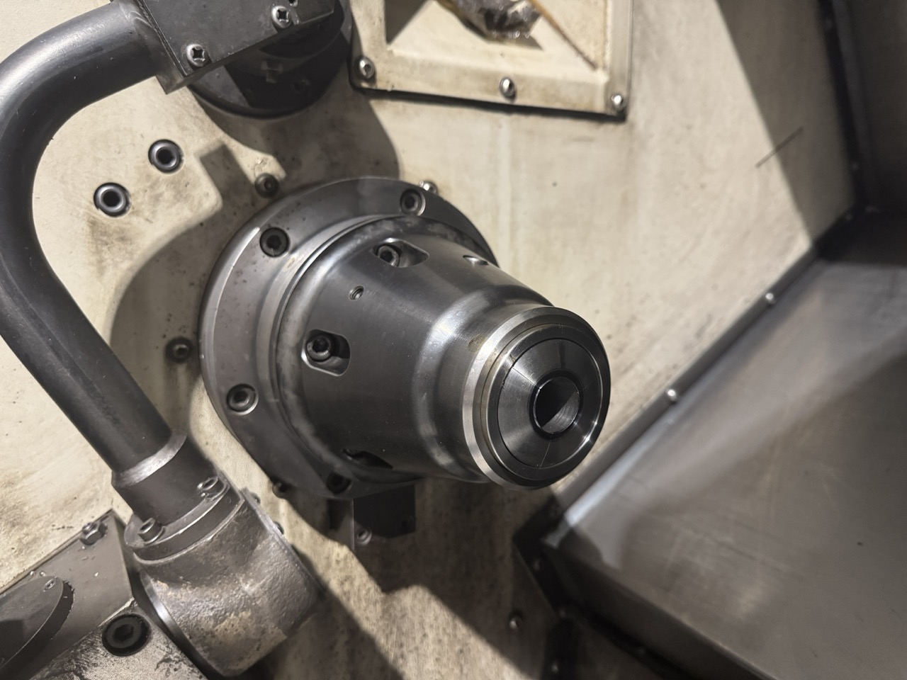 DOOSAN LYNX 220A CNC Lathe, 2011 - with SMW Bar feed - Image 9