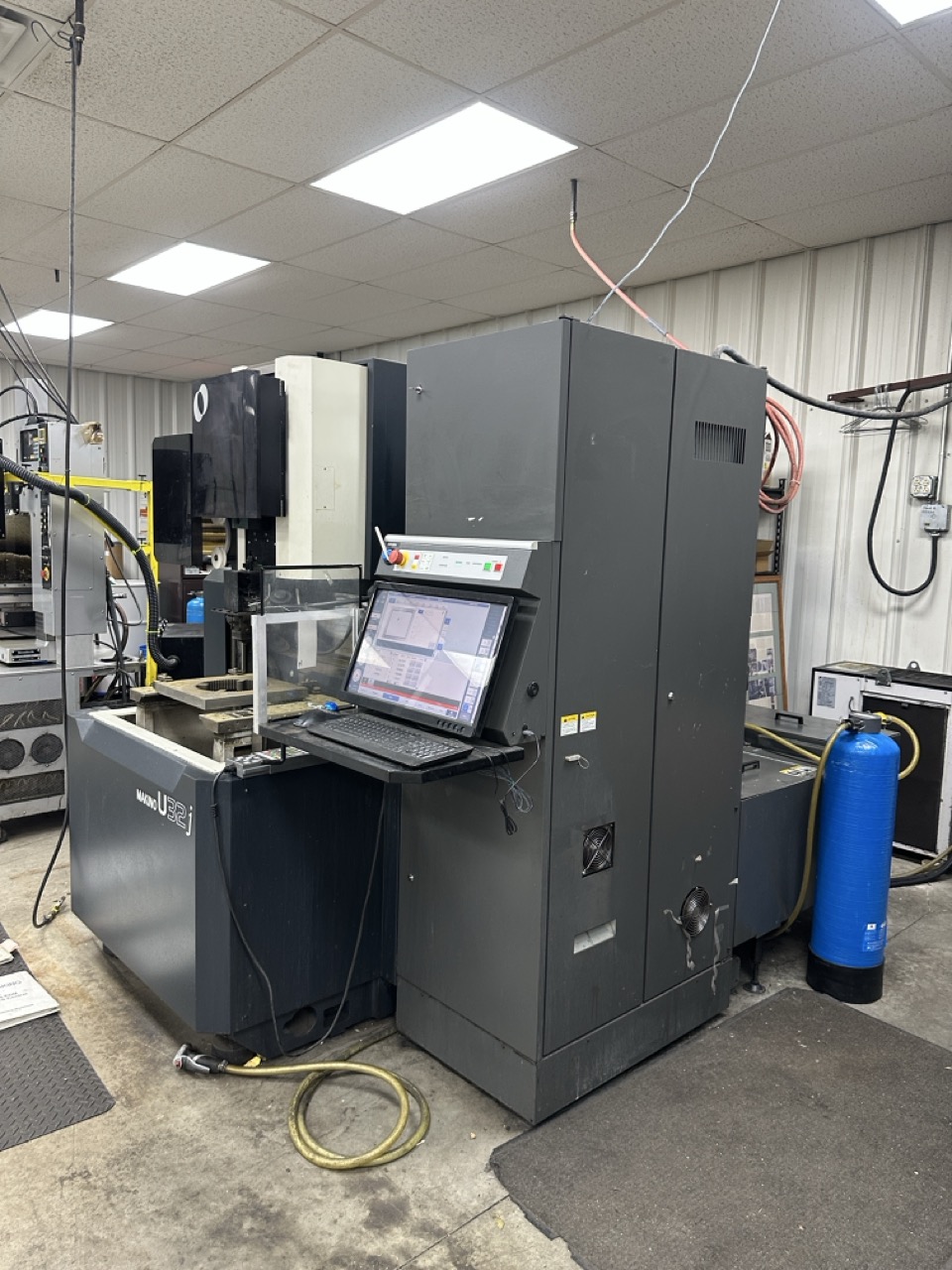 Makino U32J CNC Wire EDM, 2013 - Image 2