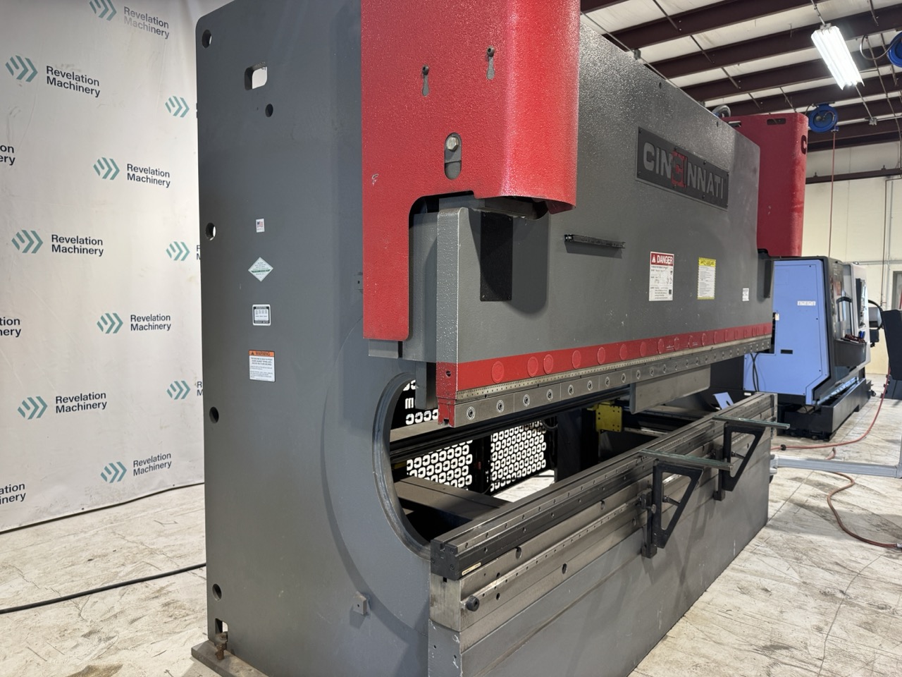 175 Ton x 10' Cincinnati Hydraulic CNC Press Brake, 2020 – Baseform Press Brake w/ Touchscreen Control, CNC Crowning & Multi-Axis Backgauge - Image 3