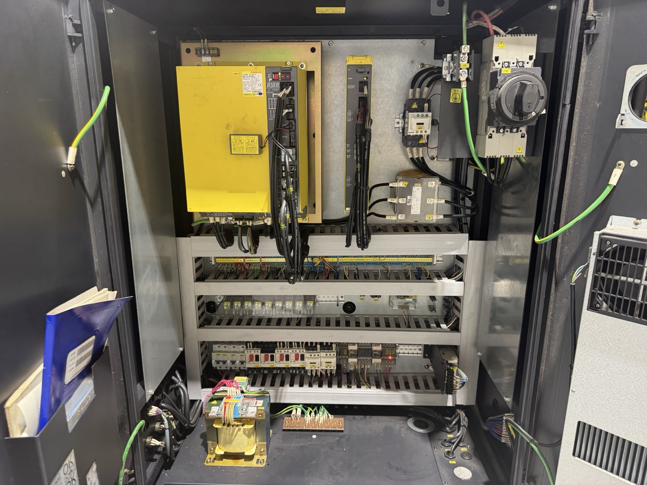 DOOSAN LYNX 220A CNC Lathe, 2011 - with SMW Bar feed - Image 12