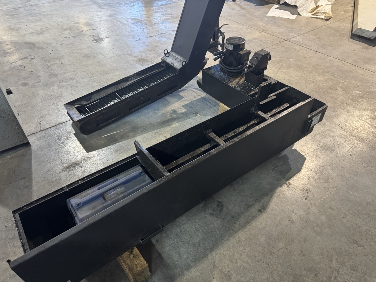 DOOSAN LYNX 220A CNC Lathe, 2011 - with SMW Bar feed - Image 13