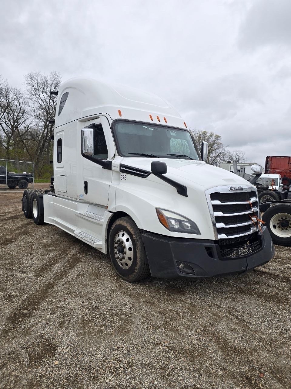 Freightliner Cascadia 126 Sleeper Truck, 2023 – Detroit DD15 / DT12 Automatic, Tandem Axle Class 8 Semi Tractor - Image 2