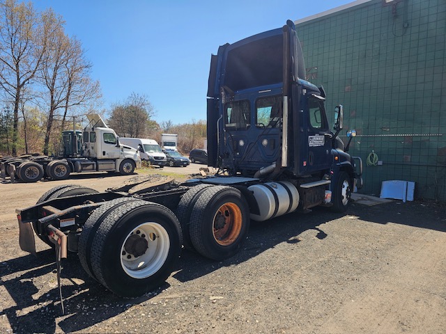 Freightliner Cascadia 125 Day Cab, 2017 – Tandem Axle Class 8 Semi Tractor - Image 10