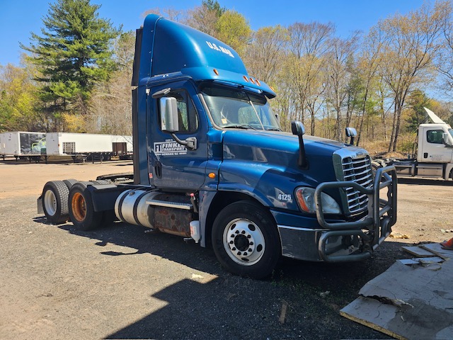 Freightliner Cascadia 125 Day Cab, 2017 – Tandem Axle Class 8 Semi Tractor - Image 11