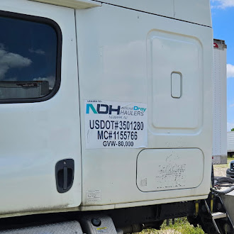 Freightliner Cascadia 125 Sleeper Truck, 2016 – Detroit DD15, Automatic / Manual, Tandem Axle Class 8 Semi Tractor - Image 3