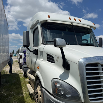 Freightliner Cascadia 125 Sleeper Truck, 2016 – Detroit DD15, Automatic / Manual, Tandem Axle Class 8 Semi Tractor - Image 4