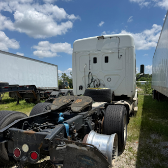 Freightliner Cascadia 125 Sleeper Truck, 2016 – Detroit DD15, Automatic / Manual, Tandem Axle Class 8 Semi Tractor - Image 5