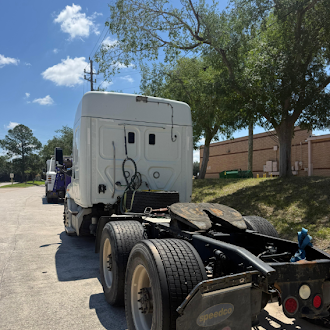 Freightliner Cascadia 125 Sleeper Truck, 2016 – Detroit DD15, Automatic / Manual, Tandem Axle Class 8 Semi Tractor - Image 7