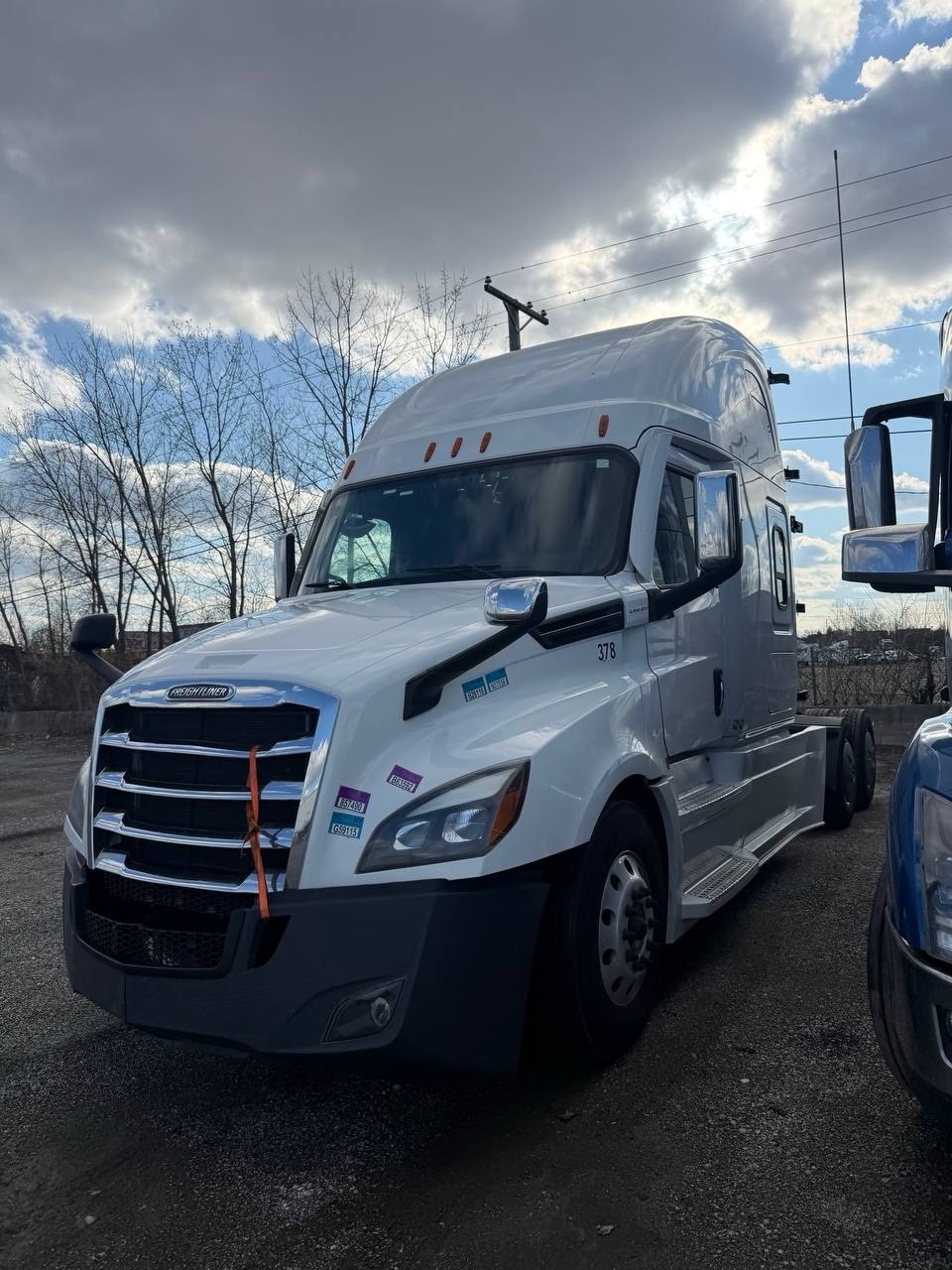Freightliner Cascadia 126 Sleeper Truck, 2023 – Detroit DD15 / DT12 Automatic, Tandem Axle Class 8 Semi Tractor - Image 9