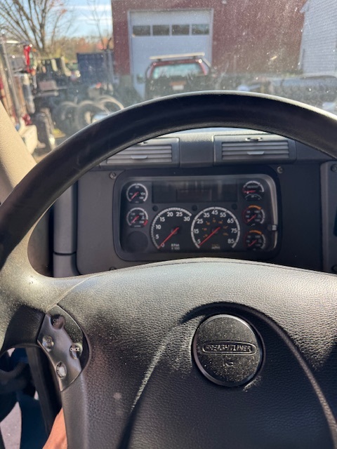 Freightliner Cascadia 125 Day Cab, 2017 – Tandem Axle Class 8 Semi Tractor - Image 4