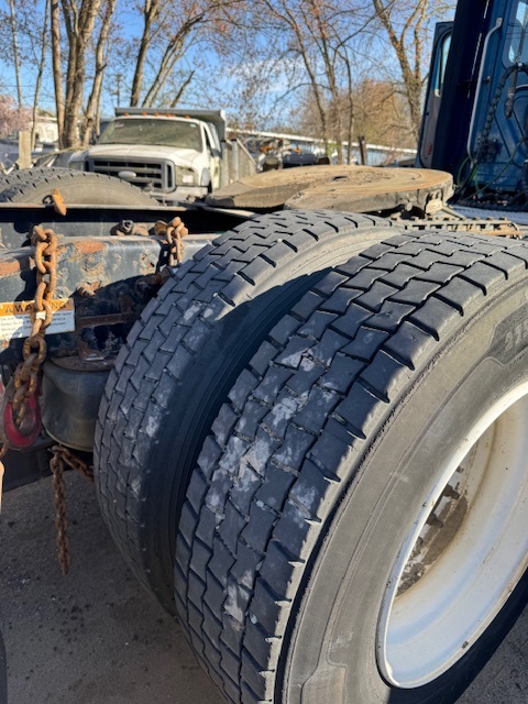 Freightliner Cascadia 125 Day Cab, 2017 – Tandem Axle Class 8 Semi Tractor - Image 5