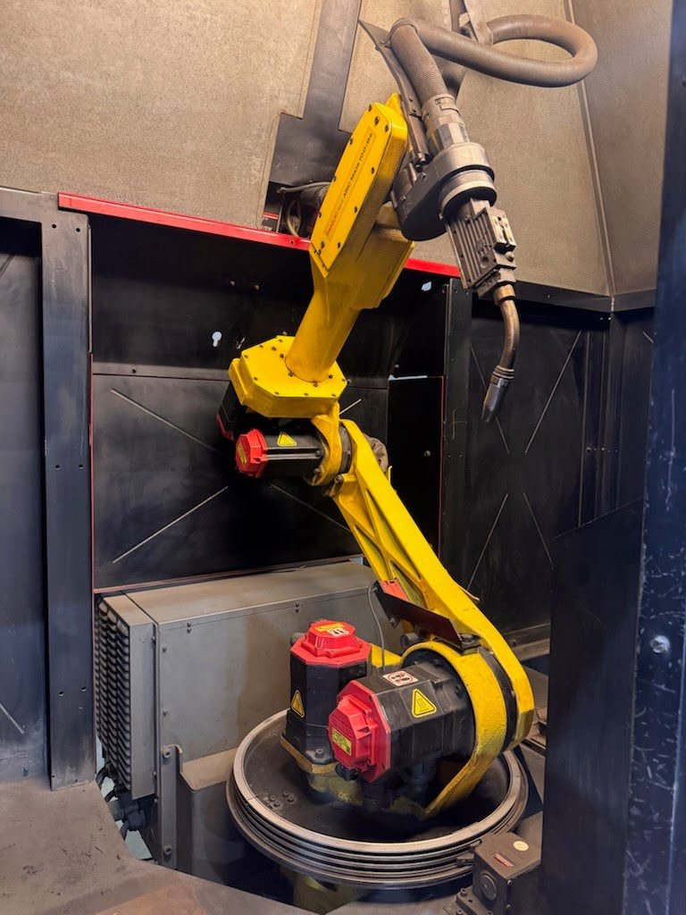 Lincoln Electric eCell Dual‑Zone Robotic MIG Weld Cell – Fanuc ArcMate Robot, Power Wave MIG, Fume Extraction (Approx. 2007)