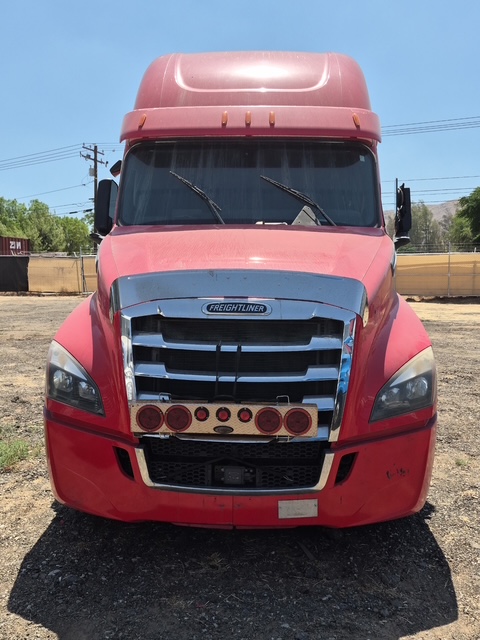 Freightliner Cascadia Sleeper Semi, 2019 – Tandem Axle Class 8 Tractor